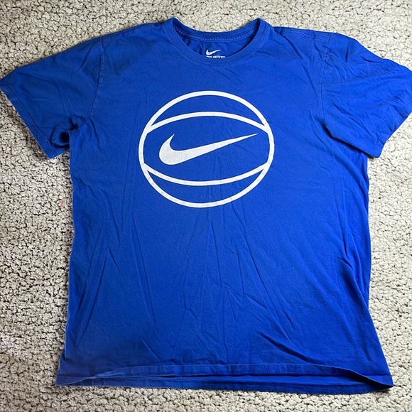 Nike Basketball Men’s Large Blur Graphic Athletic T Shirt Men’s activewear Nike - Picture 1 of 4
